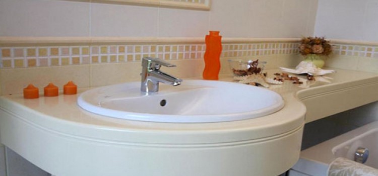 Что такое акриловая столешница для ванной
